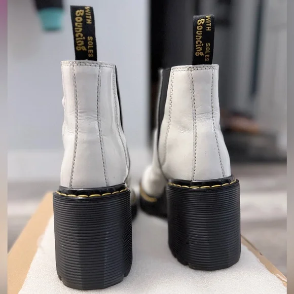 Dr Martens SPENCE LEATHER FLARED HEEL CHELSEA BOOTS - Picture 4 of 5